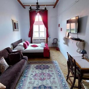 Classical Budapest Apartment In The Old Pest